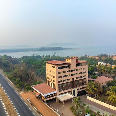 Sterling Karwar Hotel Kültér fotó