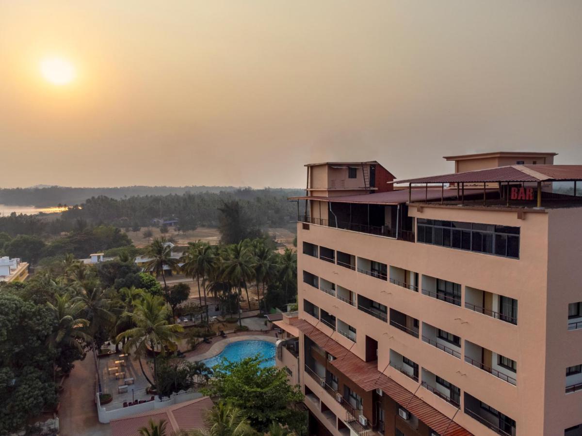 Sterling Karwar Hotel Kültér fotó