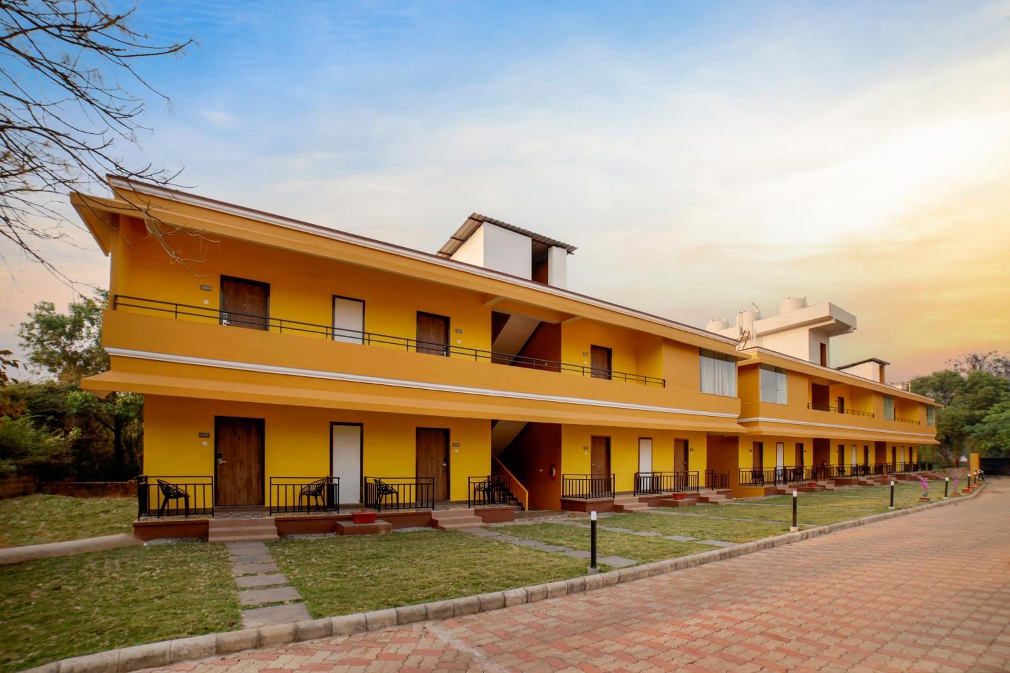 Sterling Karwar Hotel Kültér fotó