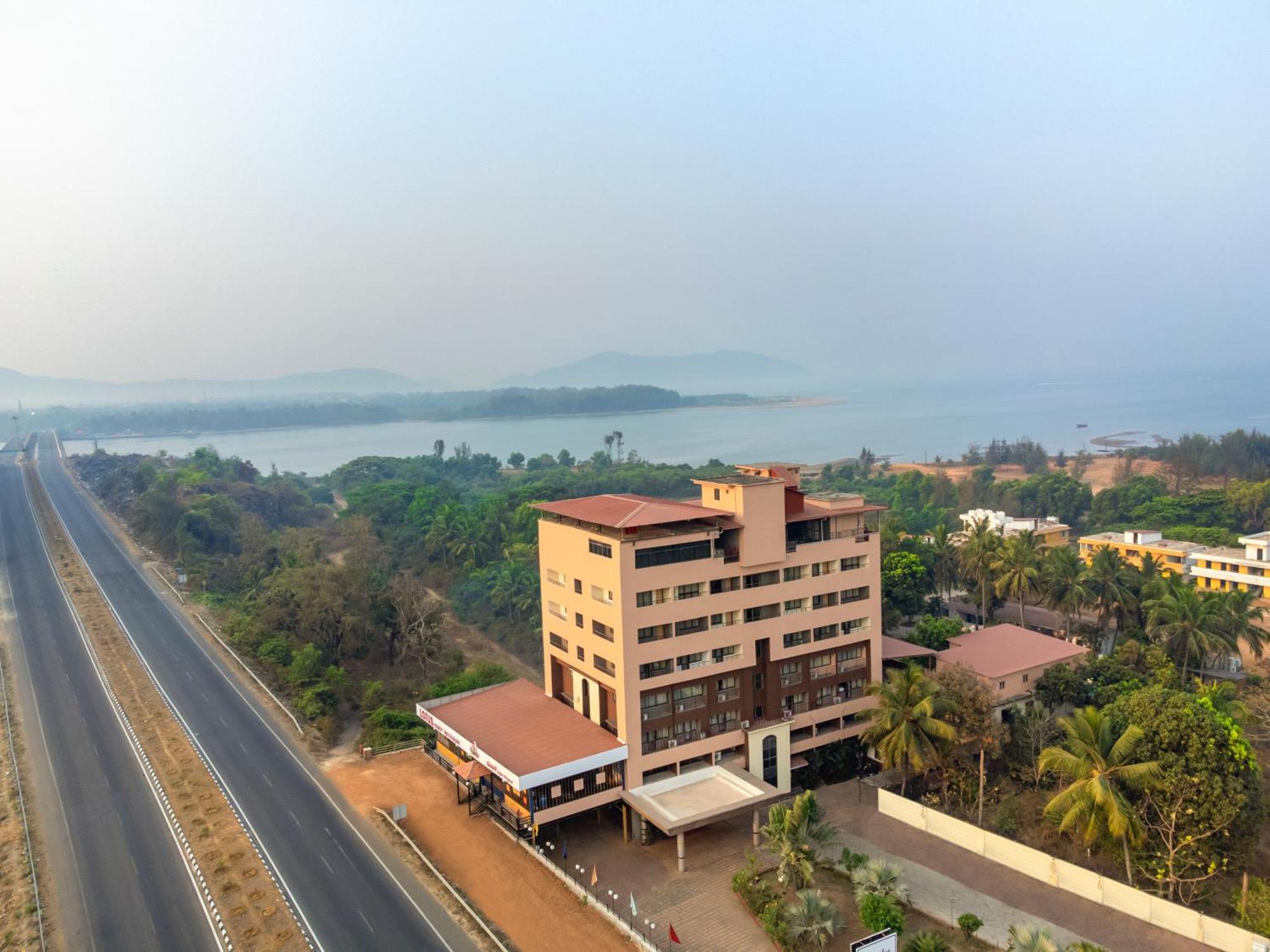 Sterling Karwar Hotel Kültér fotó