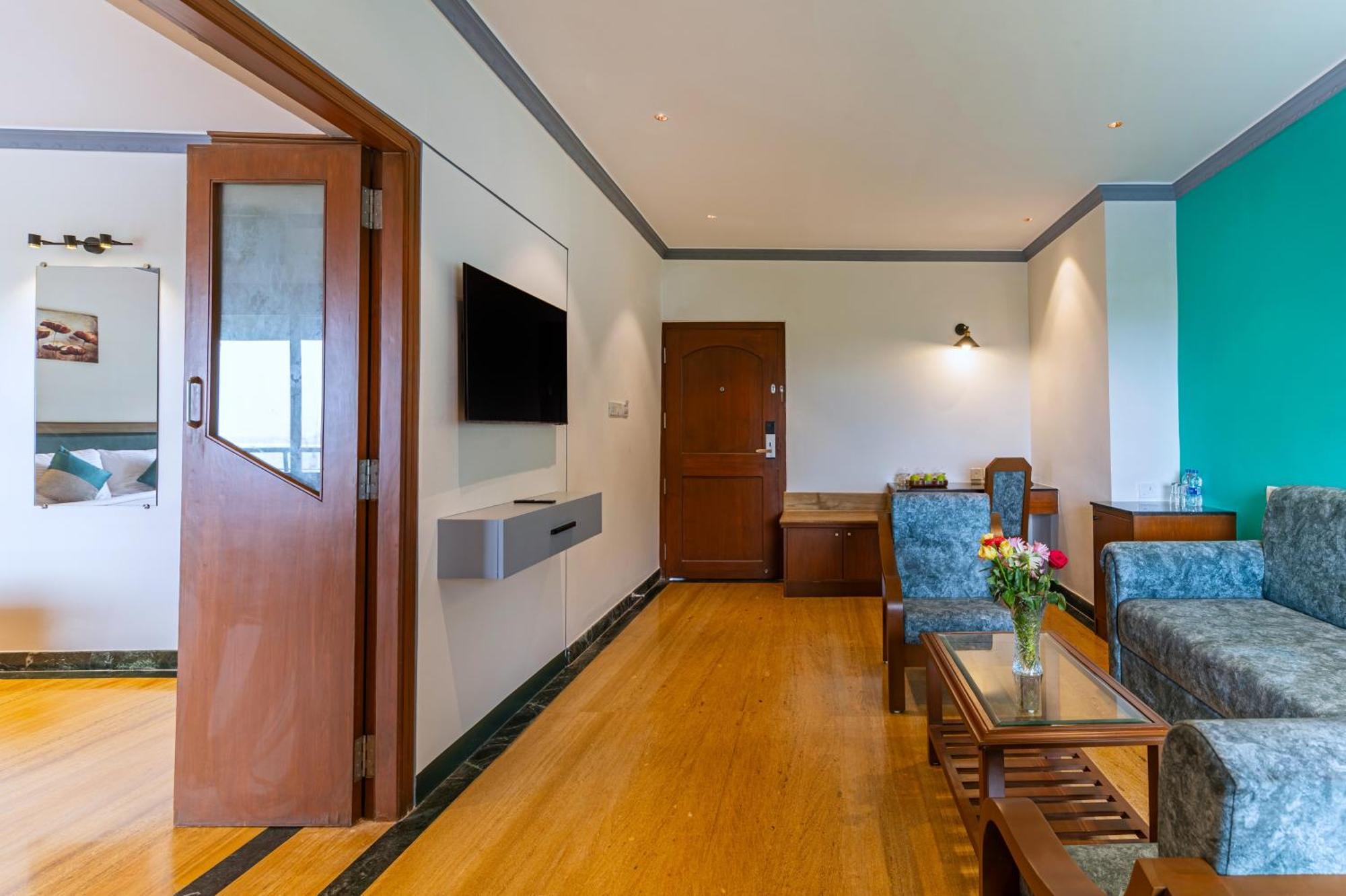 Sterling Karwar Hotel Kültér fotó