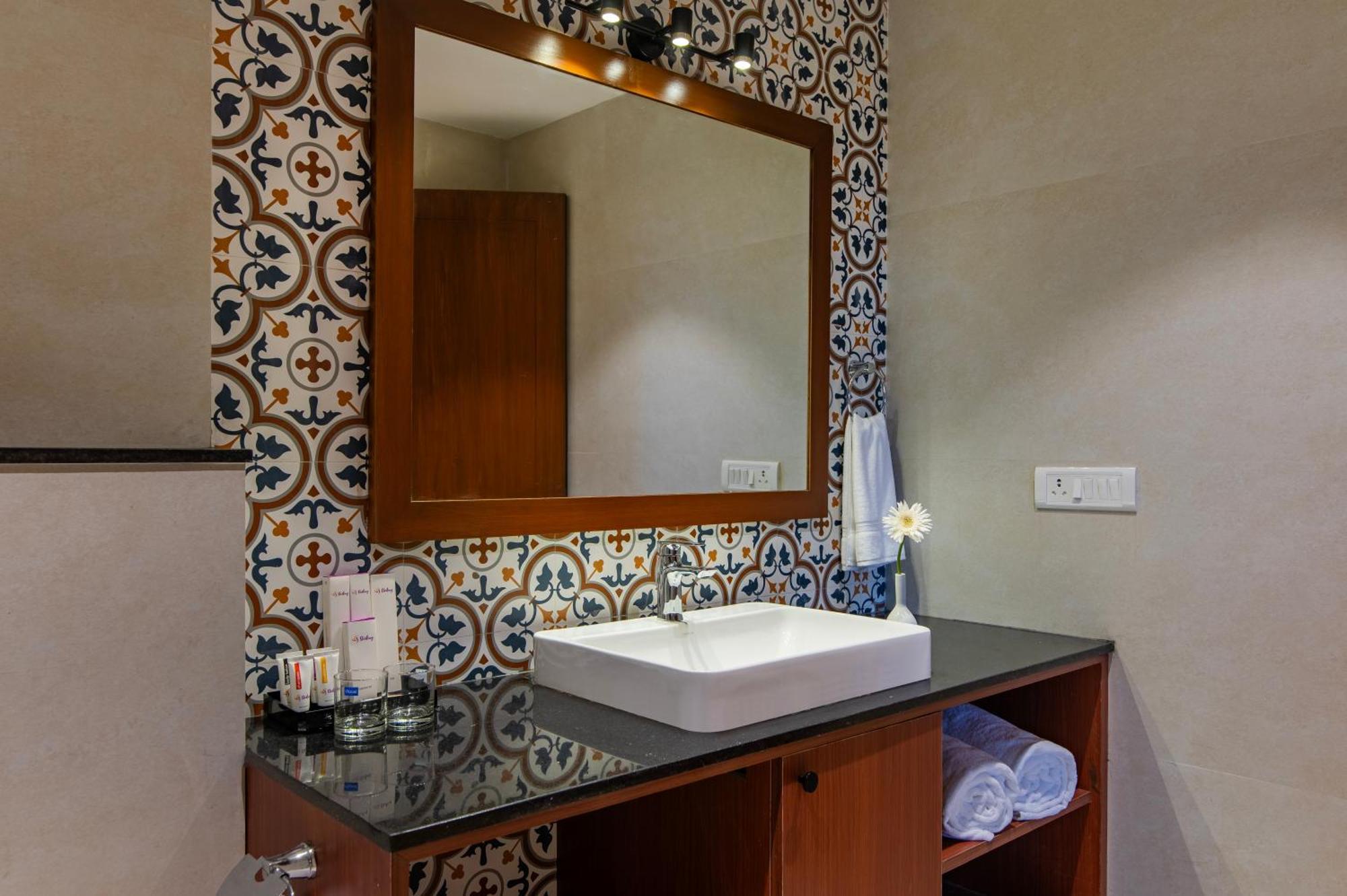 Sterling Karwar Hotel Kültér fotó