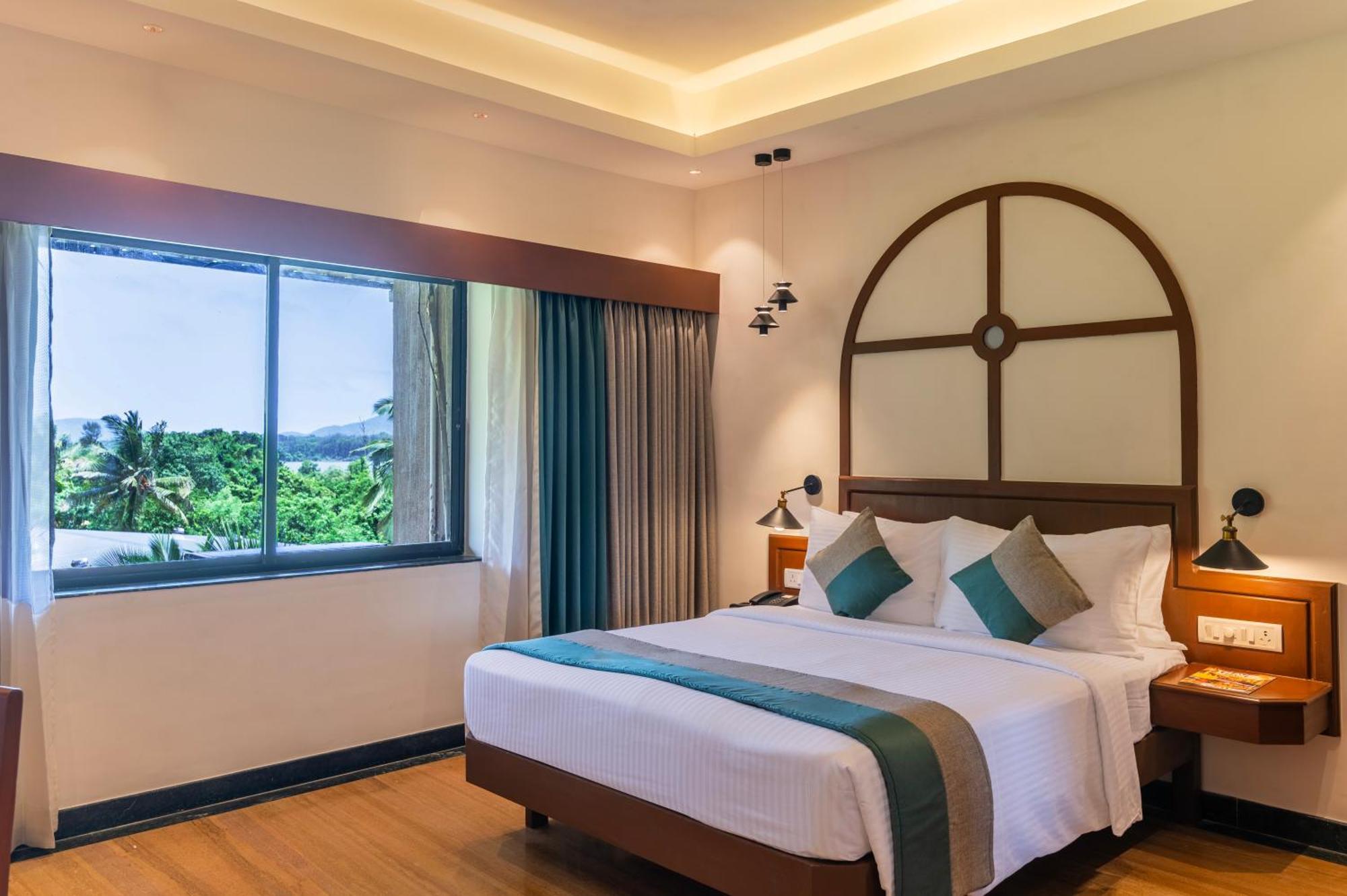 Sterling Karwar Hotel Kültér fotó