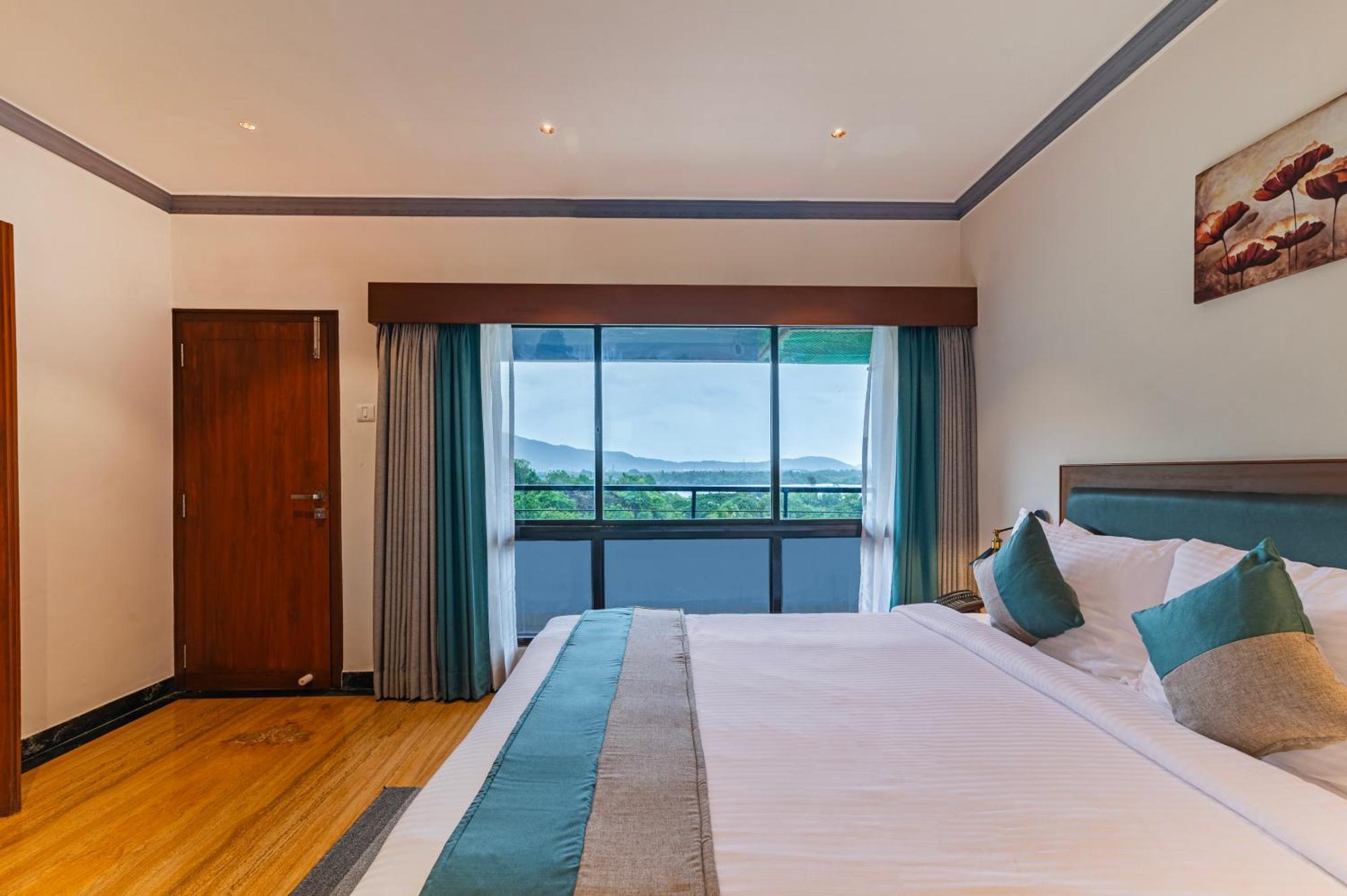 Sterling Karwar Hotel Kültér fotó