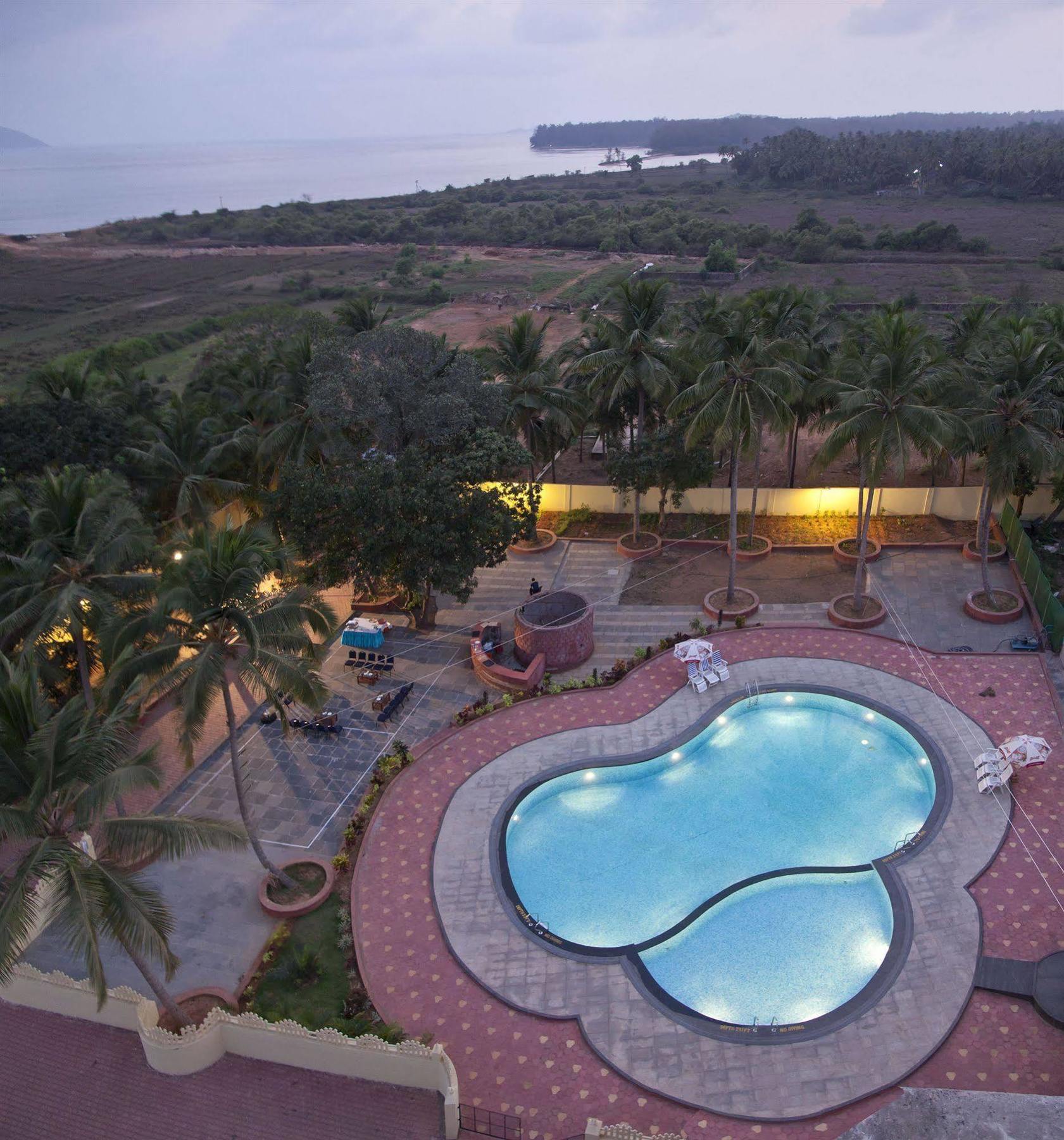 Sterling Karwar Hotel Kültér fotó