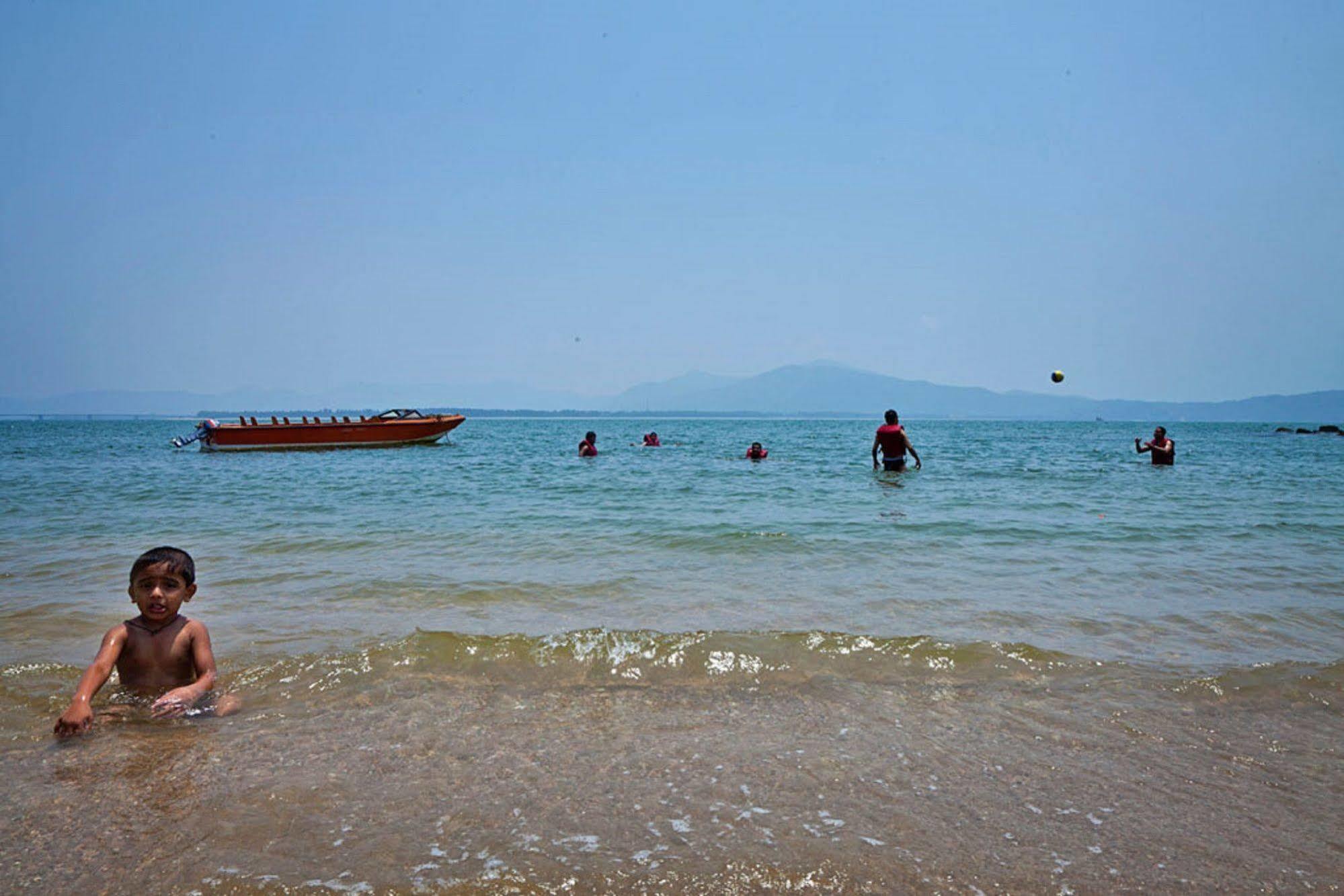 Sterling Karwar Hotel Kültér fotó